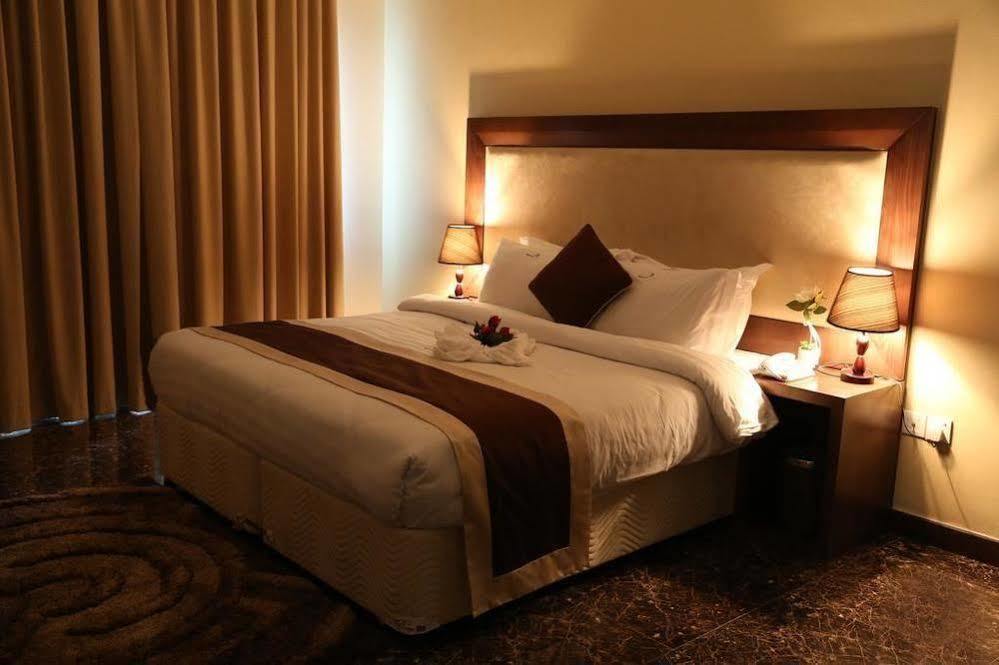 Belle Tower Luxury Apartments Manama Exterior photo